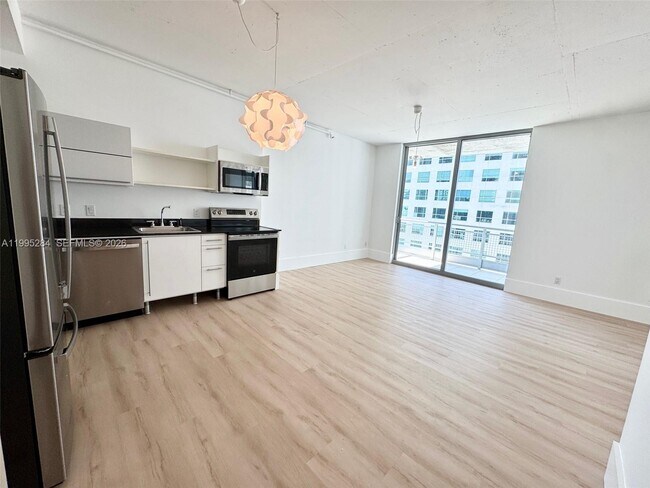 Foto del edificio - 690 SW 1st Ct