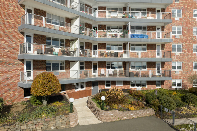 Entrance - Rivercrest Cooperative Residences