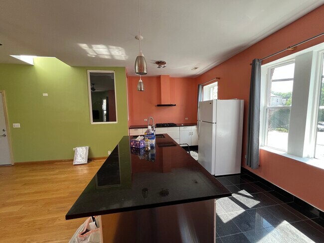 Foto del edificio - 5449 N Broadway St