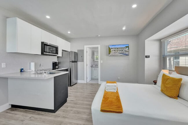 Foto del edificio - 906 N Riverside Dr