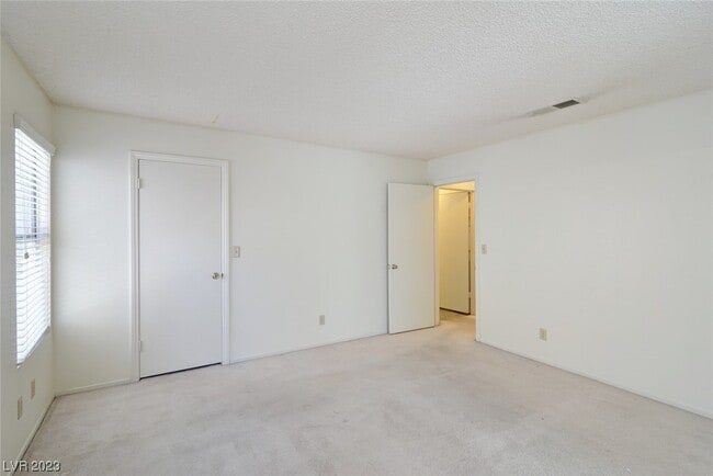 Building Photo - 217 S White Cloud Cir