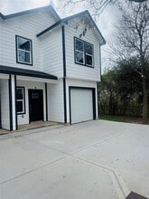 Building Photo - 2622 Metcalf St