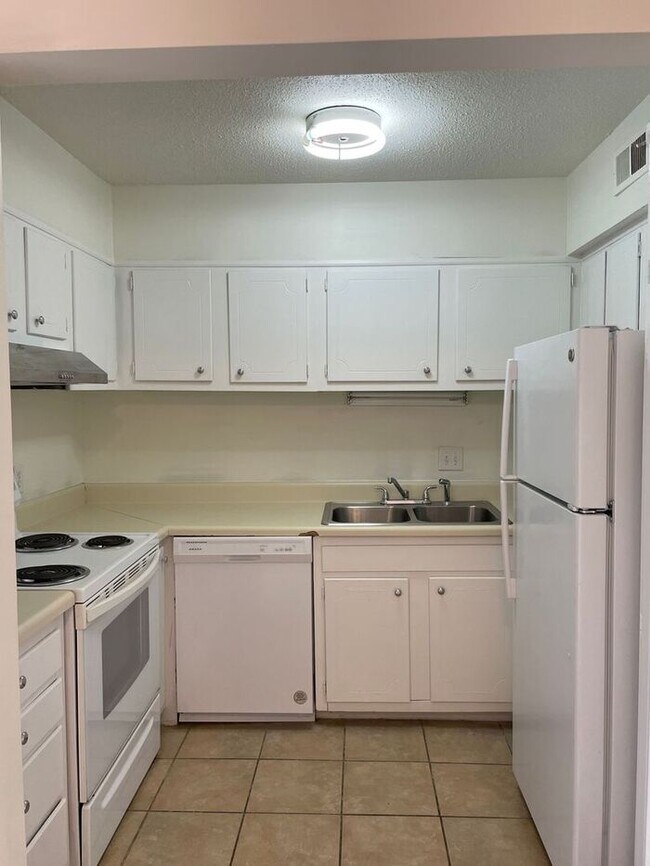 Foto del edificio - T.R. Lawing Realty Property
