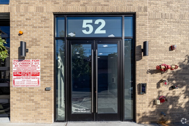 Entrance - Crystal Cambridge