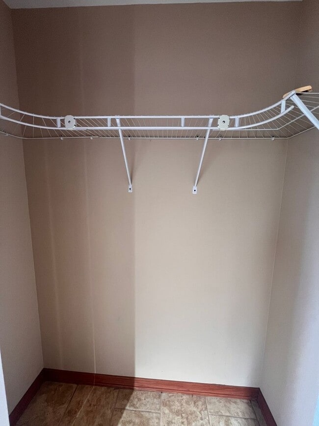 Building Photo - AVAILABLE NOW!!