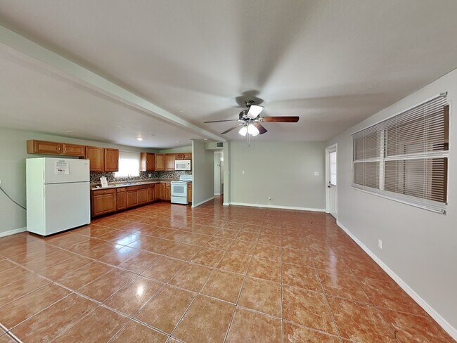 Foto del edificio - Updated 4/2 Home W Fenced Yard!