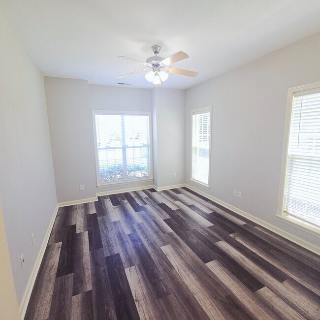 Foto del edificio - Spacious 3 BR / 2.5 BA in Birmingham!