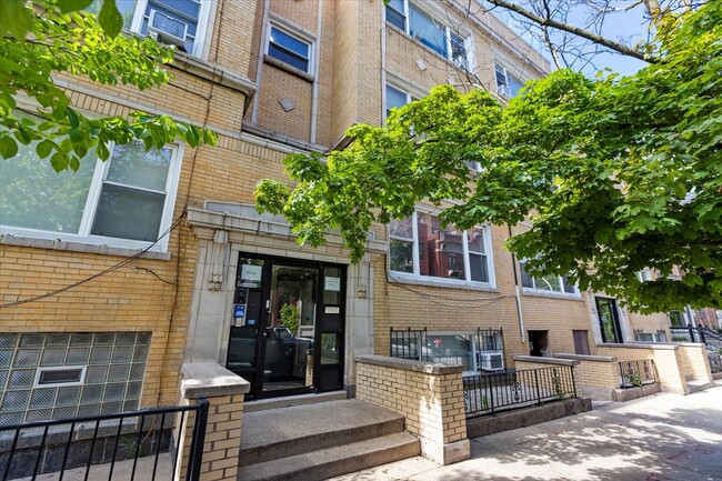 Building Photo - 442 W Arlington Pl