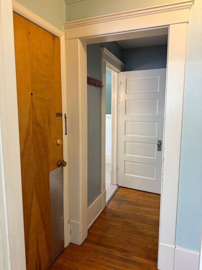 Building Photo - 914 Vaughn St