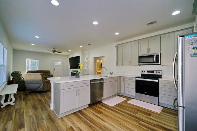 Building Photo - 168 Engelbrecht Rd