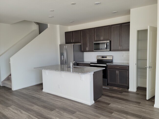 Kitchen - 1118 Anker Dr