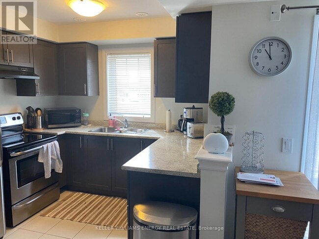 Building Photo - 102 Tabaret Cres