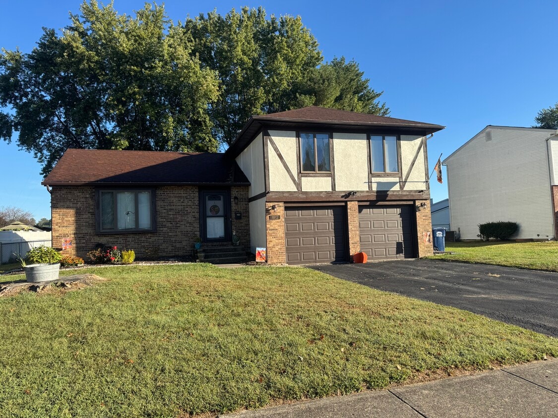 Foto principal - 1812 Lakeview Dr