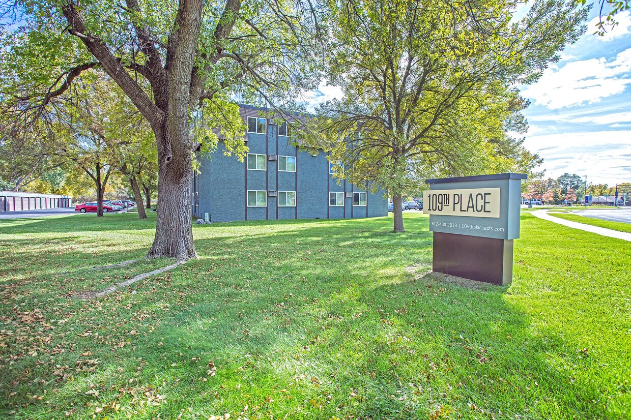 109th Place Apartments Apartments in Coon Rapids, MN