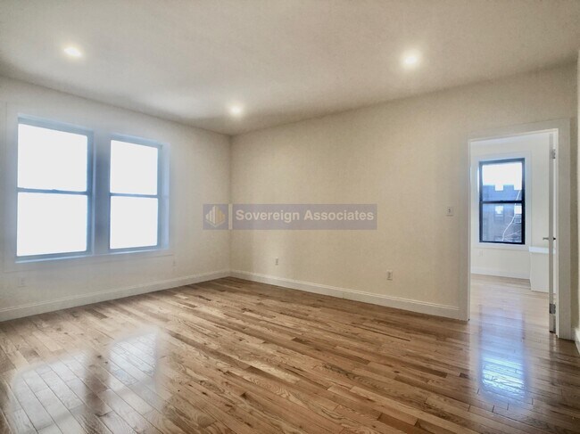 Foto del edificio - 270 Fort Washington Ave