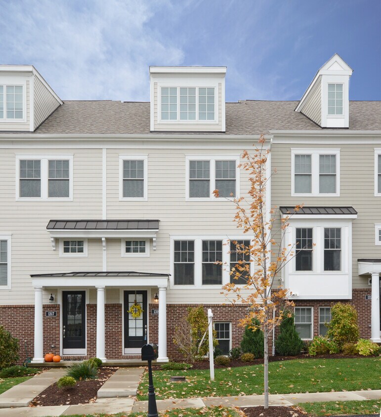 1319 Village Ln, Bridgeville, PA 15017 Townhome Rentals in
