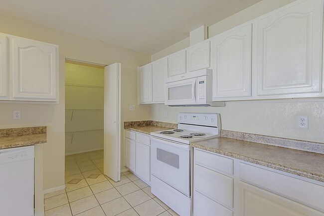 Building Photo - North PHX - Fabulous 4bd/3ba with POOL  SPA