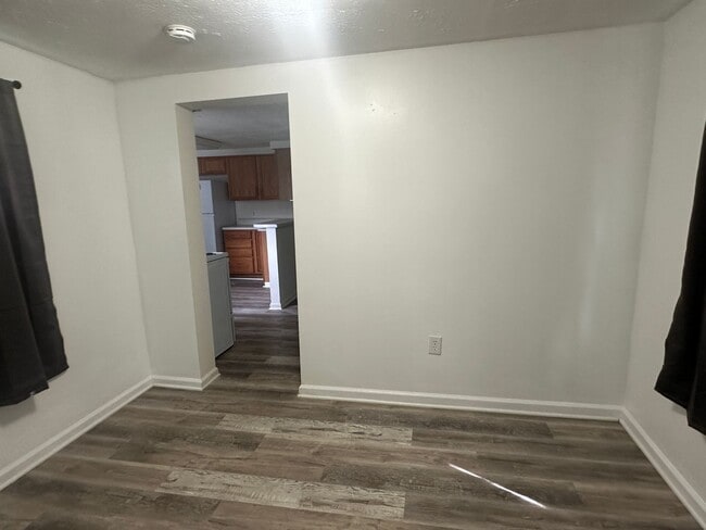 Building Photo - Glevar/Salem!