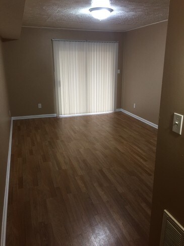 Foto del edificio - 1704 Jennifer Rd