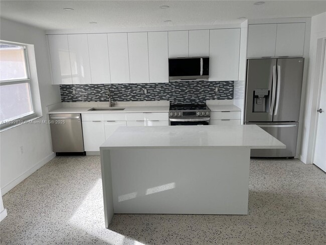 Building Photo - 2250 SW 69th Ave