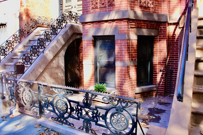 Front - 254 4th St