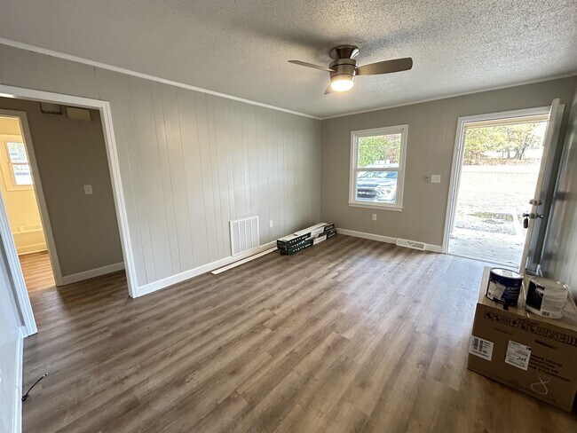 Building Photo - 517 Old Central Rd