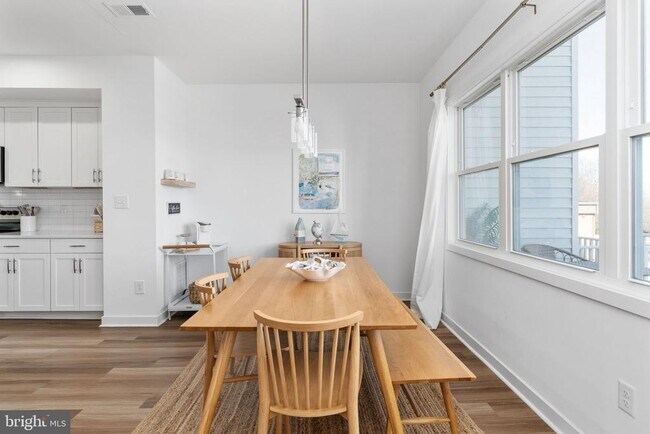 Building Photo - 308 Douglas Ave