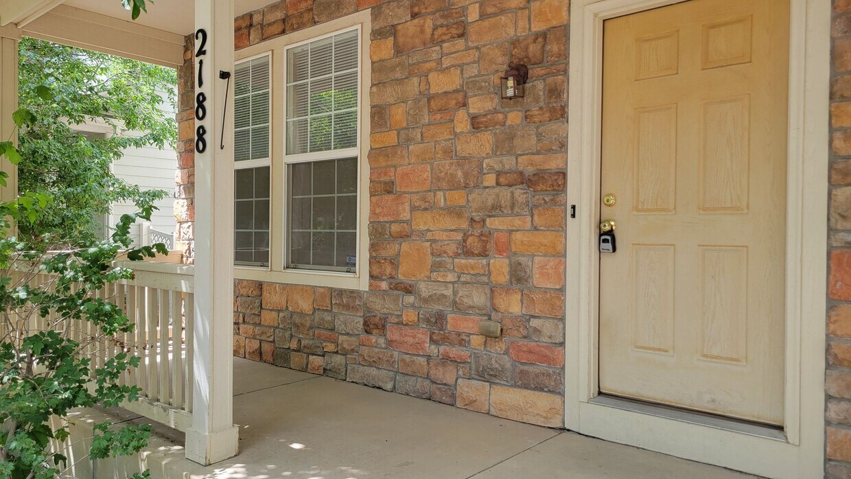 Primary Photo - Single Family 3 Bed, 2.5 Bath Home - Avail...