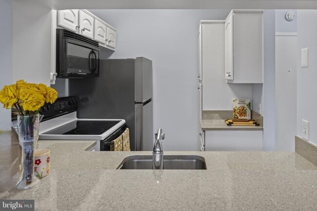 Building Photo - 301 S Reynolds St