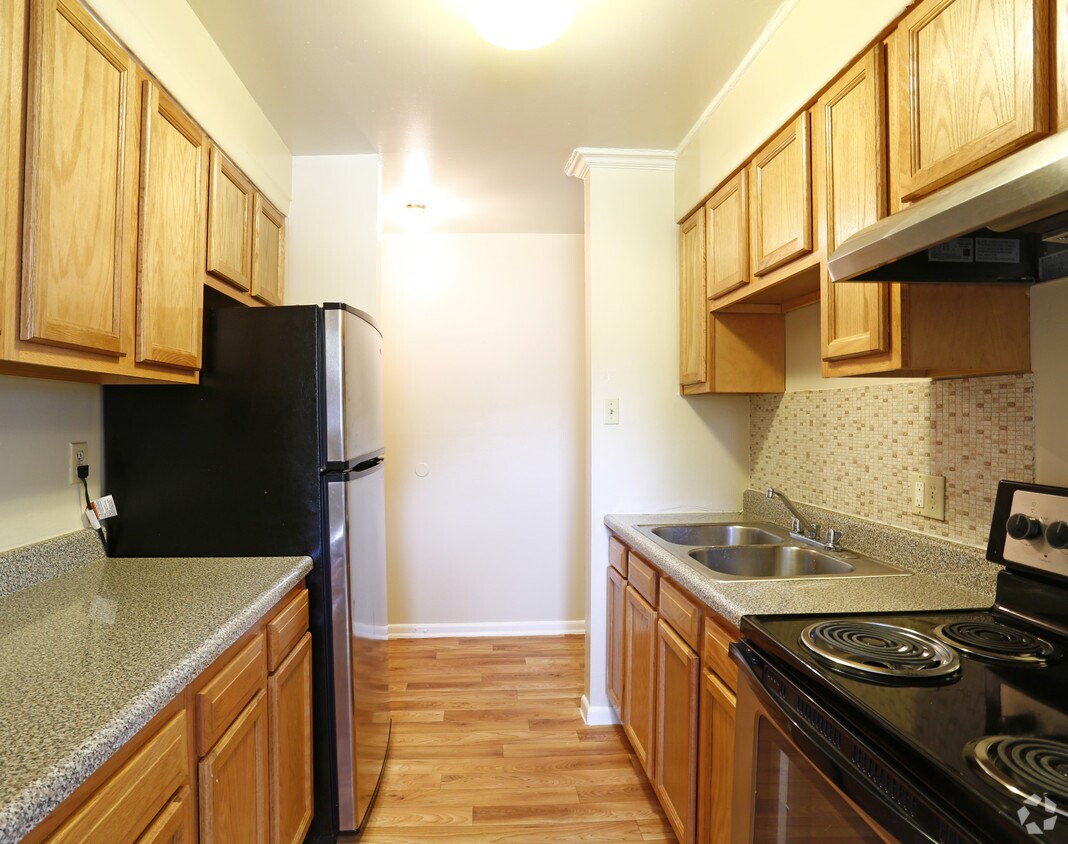 Villages of Easton Apartments in Irwin, PA