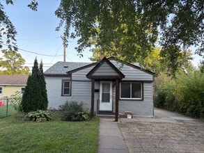 Building Photo - 109 14th Ave S