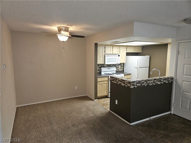 Building Photo - 7100 W Pirates Cove Rd