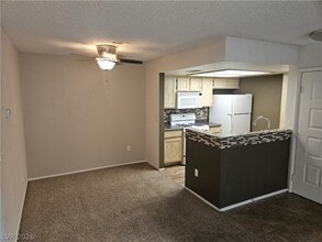 Building Photo - 7100 W Pirates Cove Rd