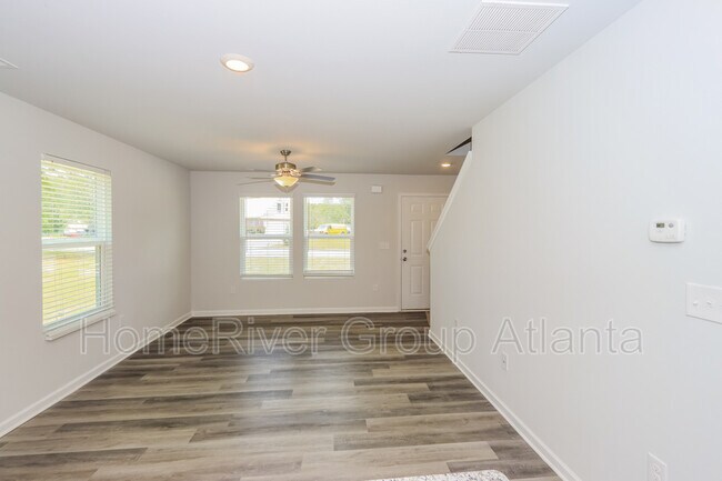 Foto del edificio - 120 Longleaf Dr