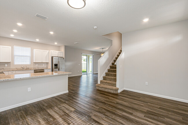 Building Photo - 927 Sable Cir SE
