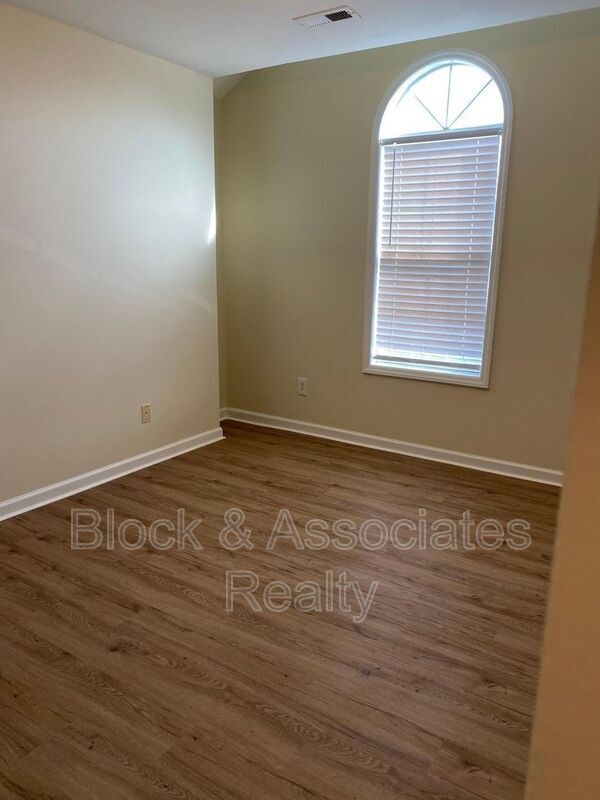 Foto del edificio - 3023 Wellington Ridge Loop