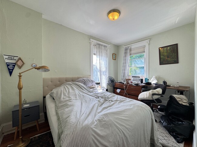 Building Photo - Bright 1BR in East Rock | Gas & Hot Water Included | Steps from Yale & Trails