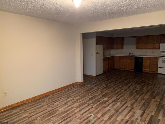 Foto del edificio - 1625 Stieger Lake Ln