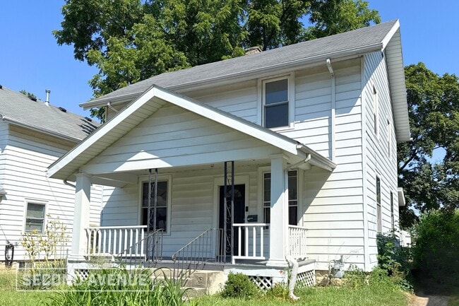 Building Photo - 530 Nuttman Ave