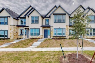 Building Photo - 16062 Doe Lk Dr