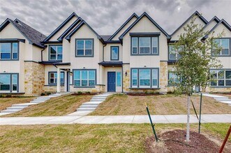 Building Photo - 16082 Doe Lk Dr