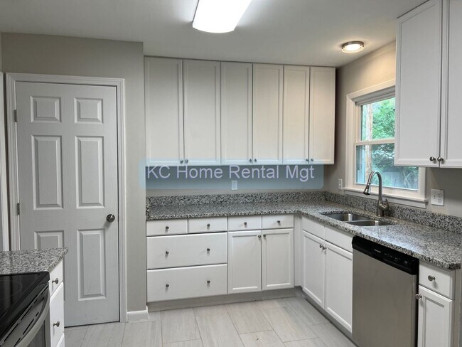 Building Photo - Nice 3 bed 1 bath home for rent in KCMO!