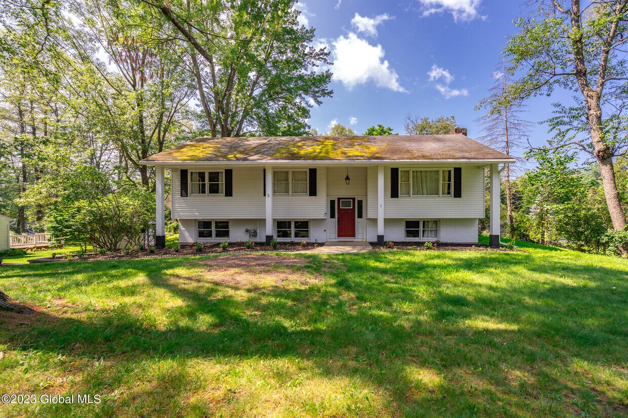 1 Laurie Ln, Saratoga Springs, NY 12866 House Rental in Saratoga