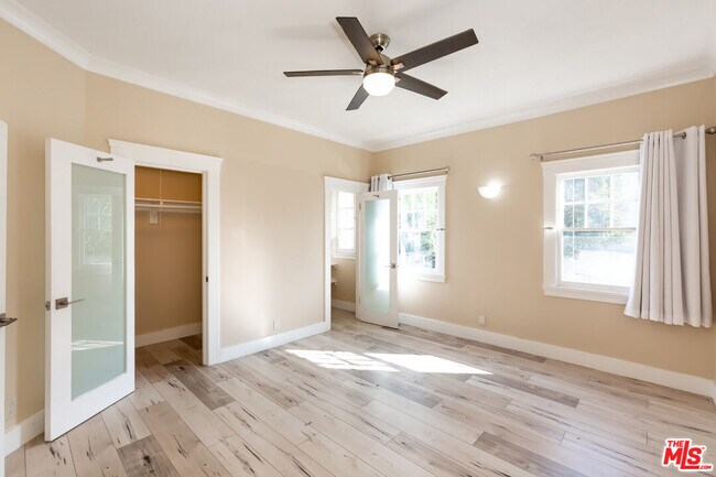 Foto del edificio - 7356 Hollywood Blvd