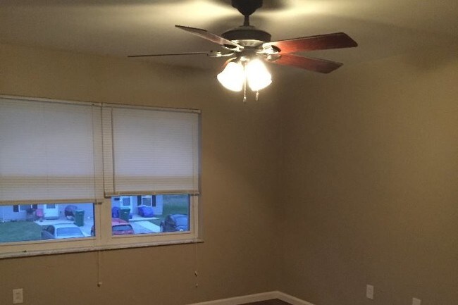 dormitorio principal - 503 N 5th St