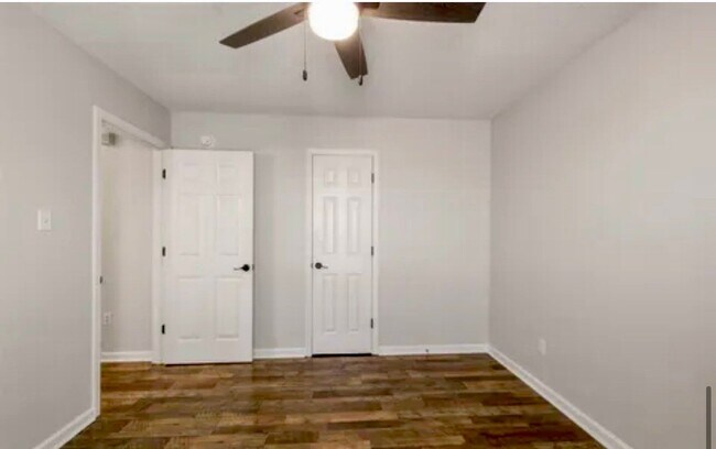 Foto del edificio - 5428 Bradley Dr