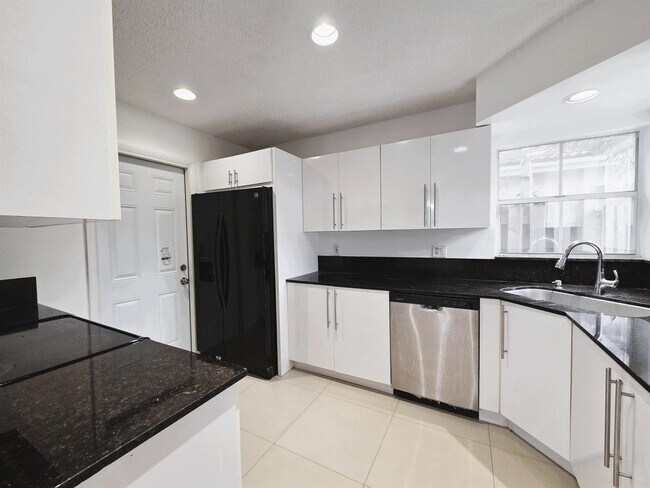 Foto del edificio - 533 NW 47th Ave