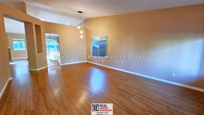 Foto del edificio - El Dorado Hills Home + Detached Guest Suite | Solar | 3-Car Garage | Private Backyard