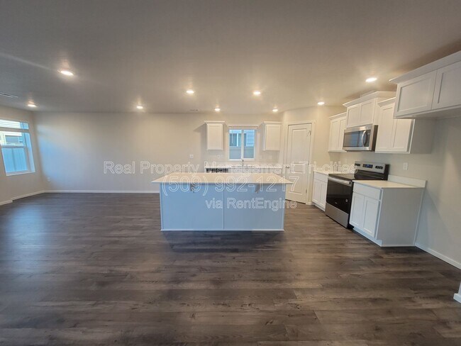 Foto del edificio - 611 S Zeelar St