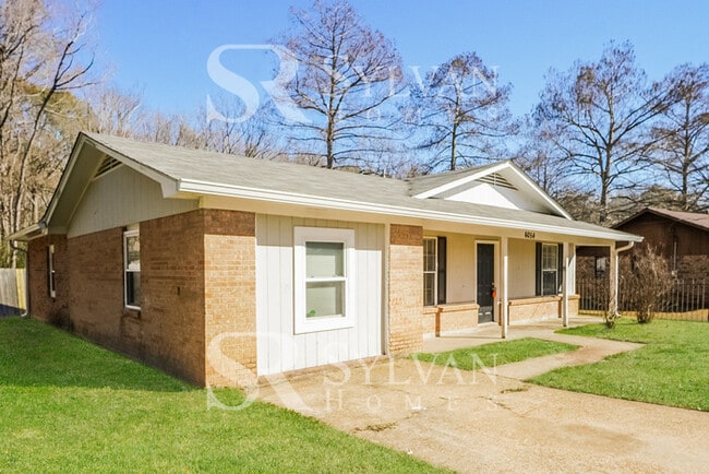 Building Photo - Enjoy one-level living in this 3 bedroom, ...